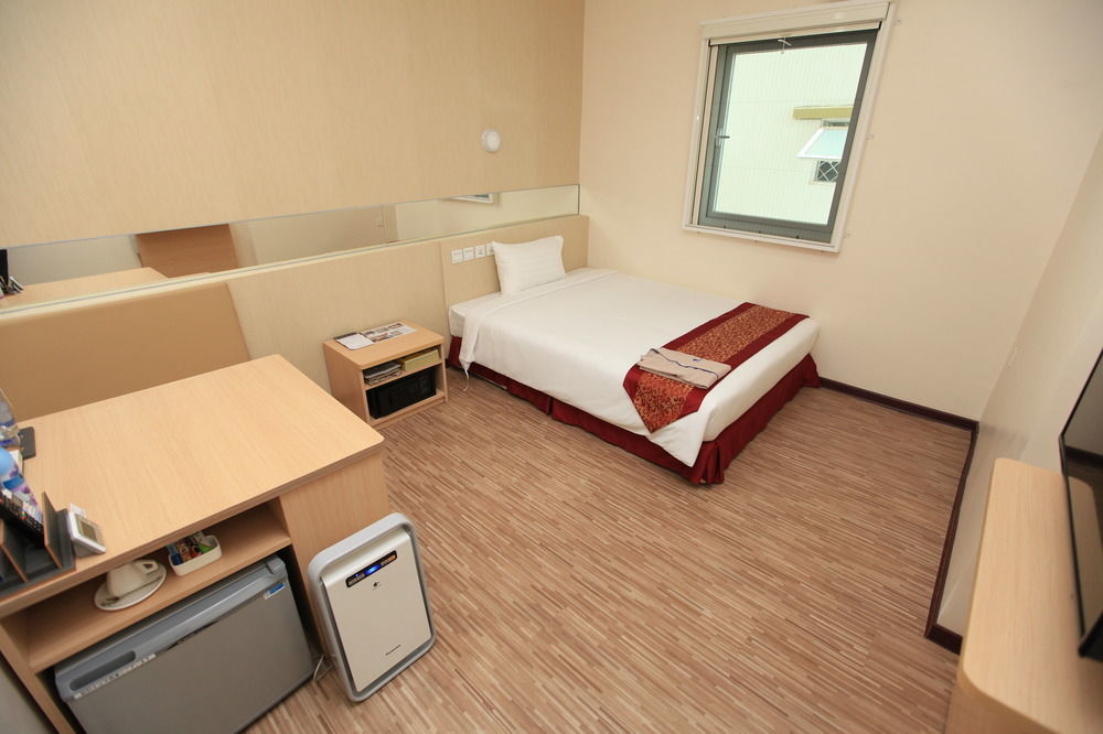 Super Hotel Yangon Exterior photo
