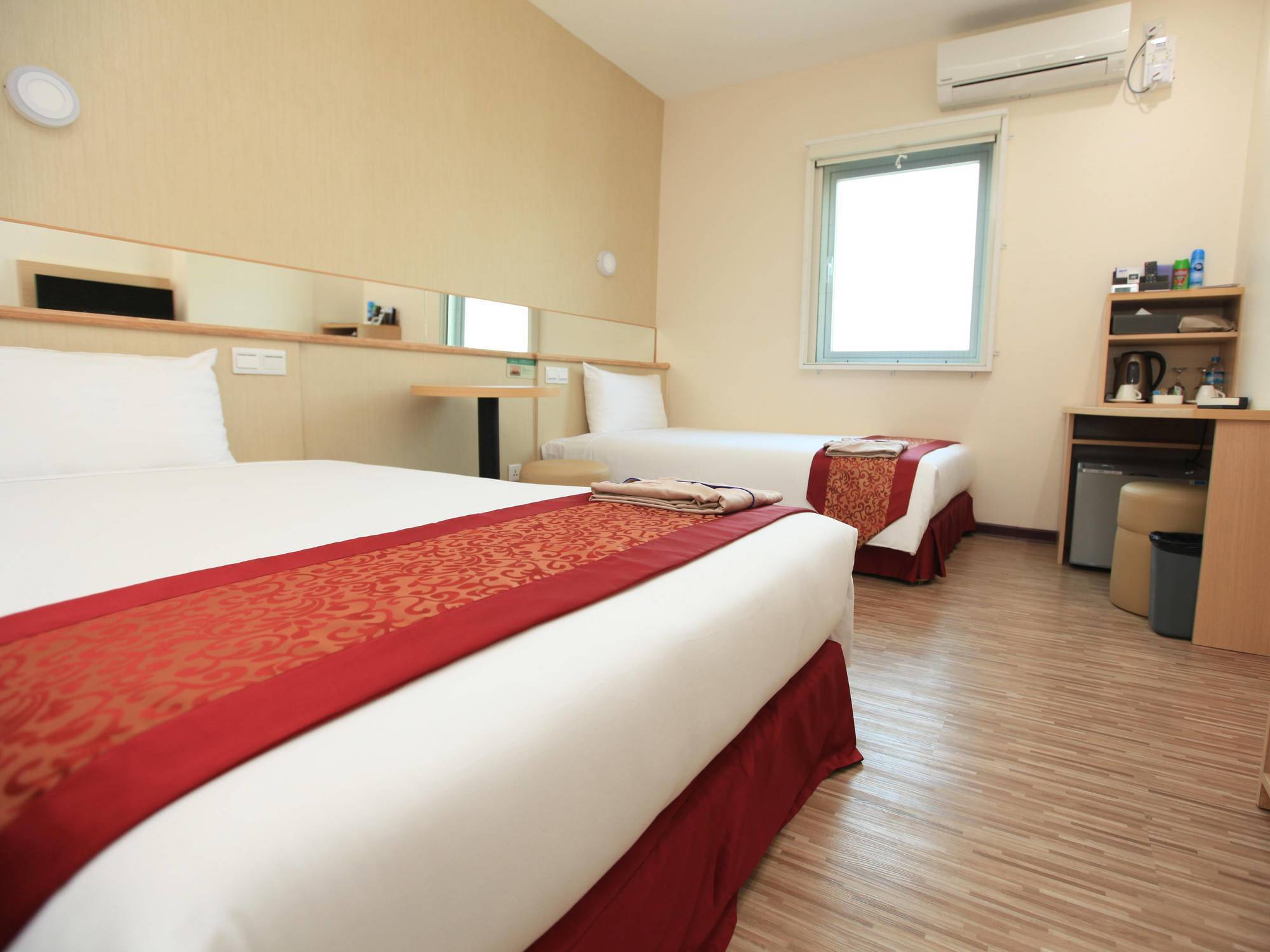 Super Hotel Yangon Exterior photo